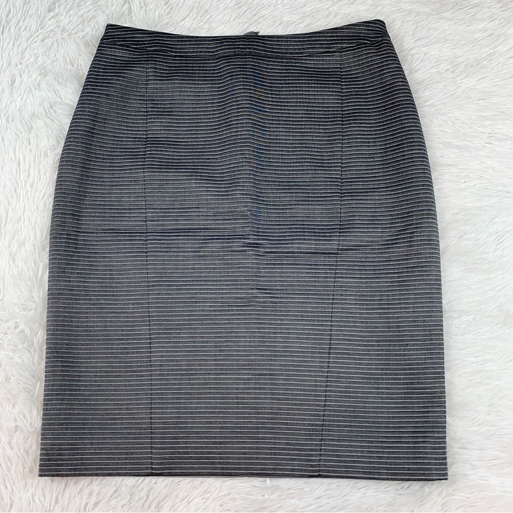 Akris Punto women's size 4 gray‎ striped pencil skirt
